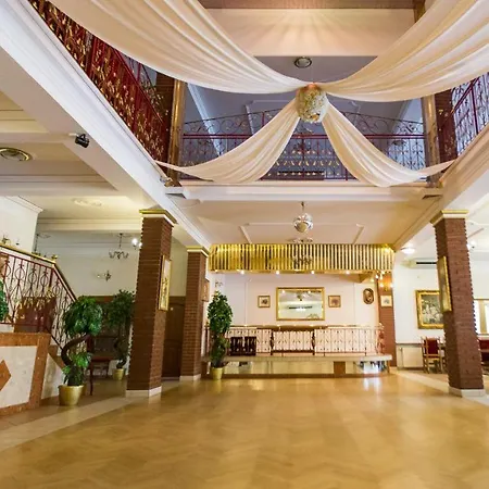 Elgrom Falenty Park 3*